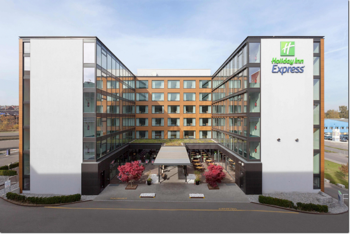 Entrance Holiday Inn Express Zurich Airport 